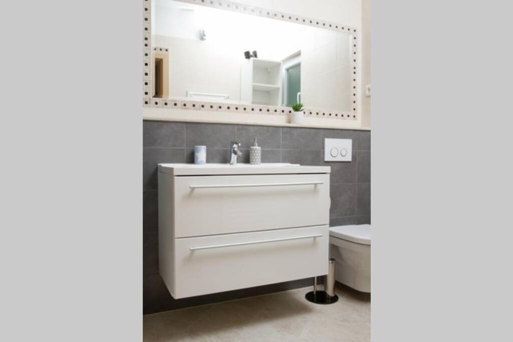 Holiday House Villa Bleu Korusce Bagian luar foto